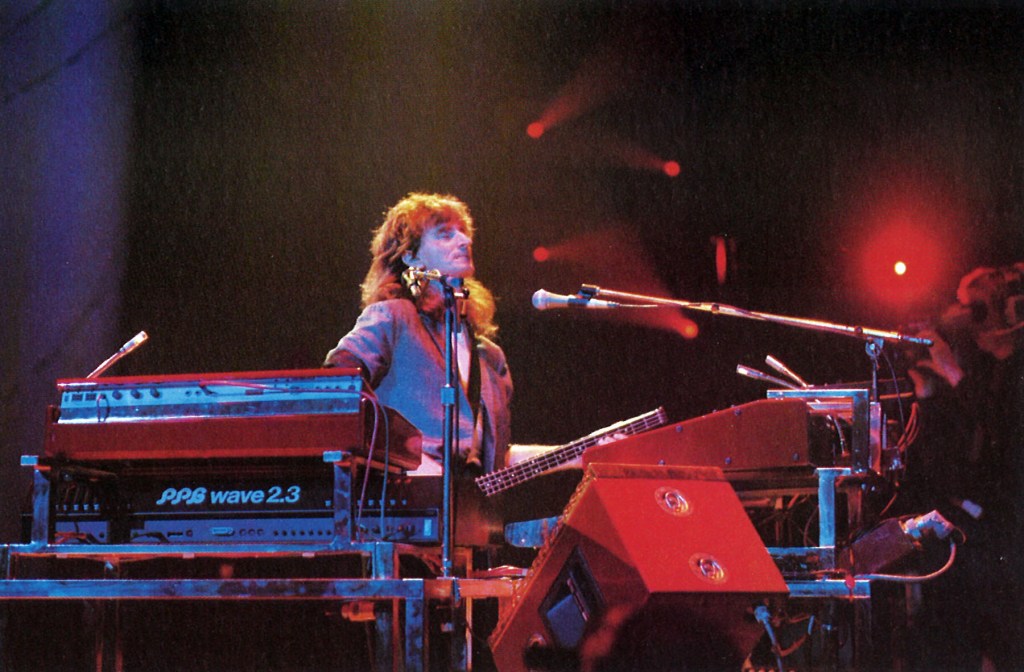 Geddy Lee on tour behid his synthesizers