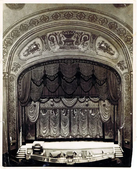 1928 Orpheum stage with the Wurlitzer Organ
