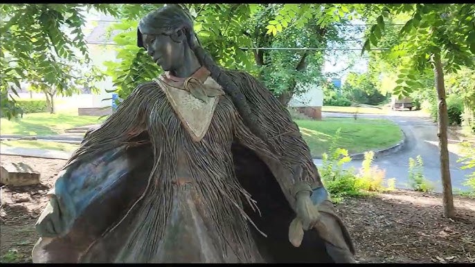 Bronze statue of Nocatula in Athens, Tennessee